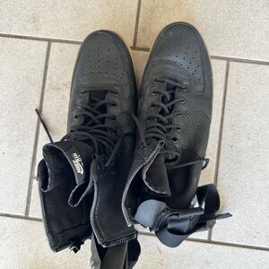 Nike Black High-Top Sneakers Sleek Design